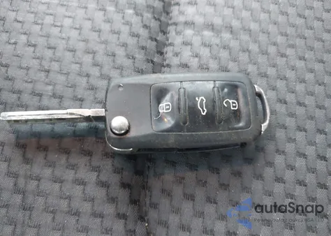 2015 Volkswagen Passat 1.8T S z USA, uszkodzony, nr VIN 1VWAT7A31FC083343